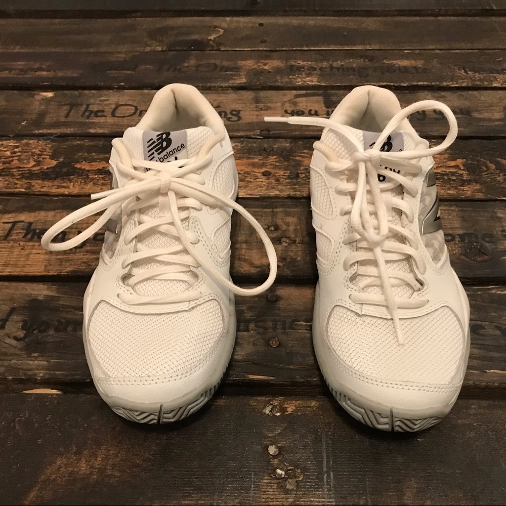 New Balance 696 Sneakers fits Woman size 7